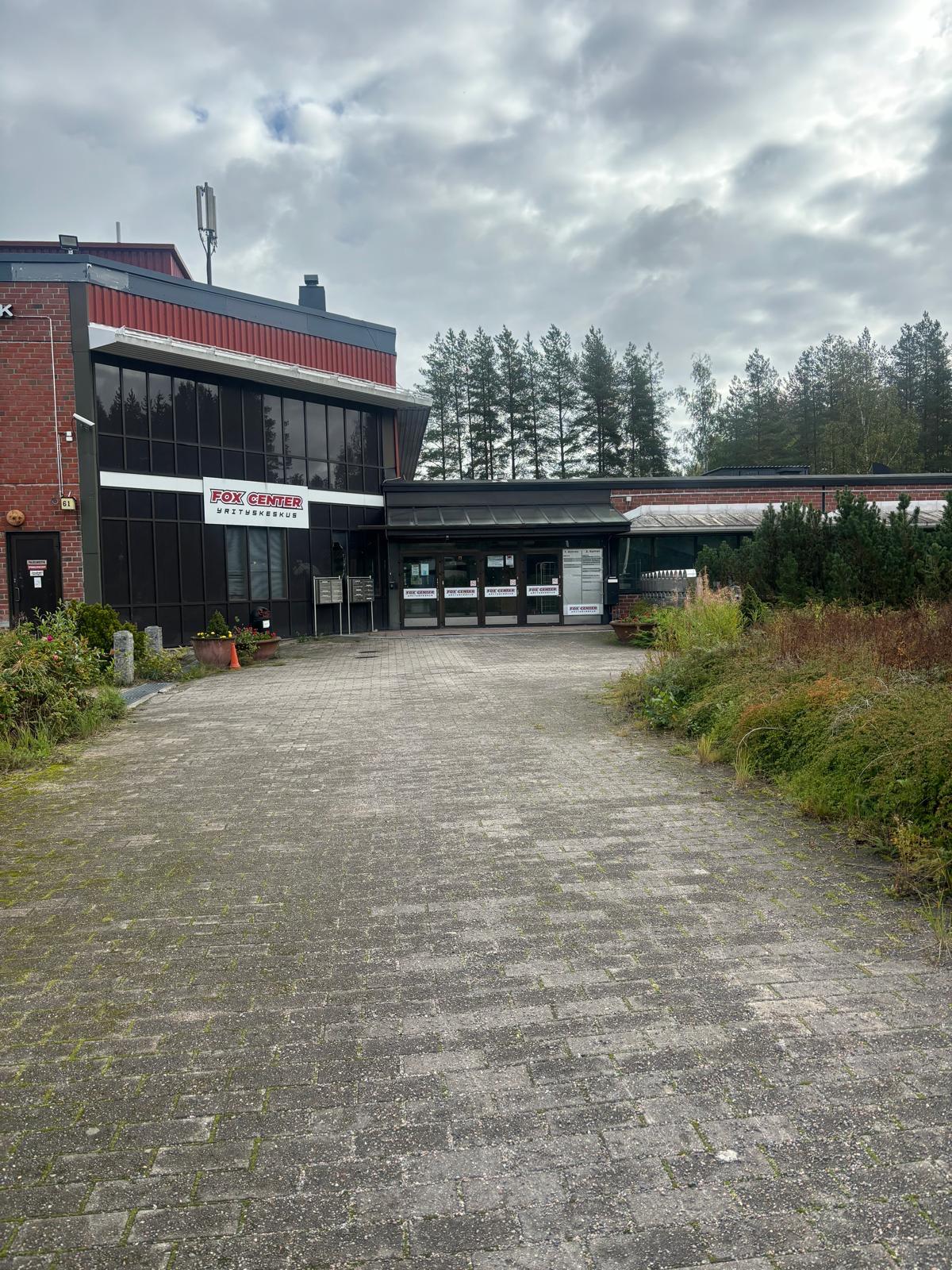 Varastohuone Järvenpää – Fox Centerin kiinteistö ulkoa